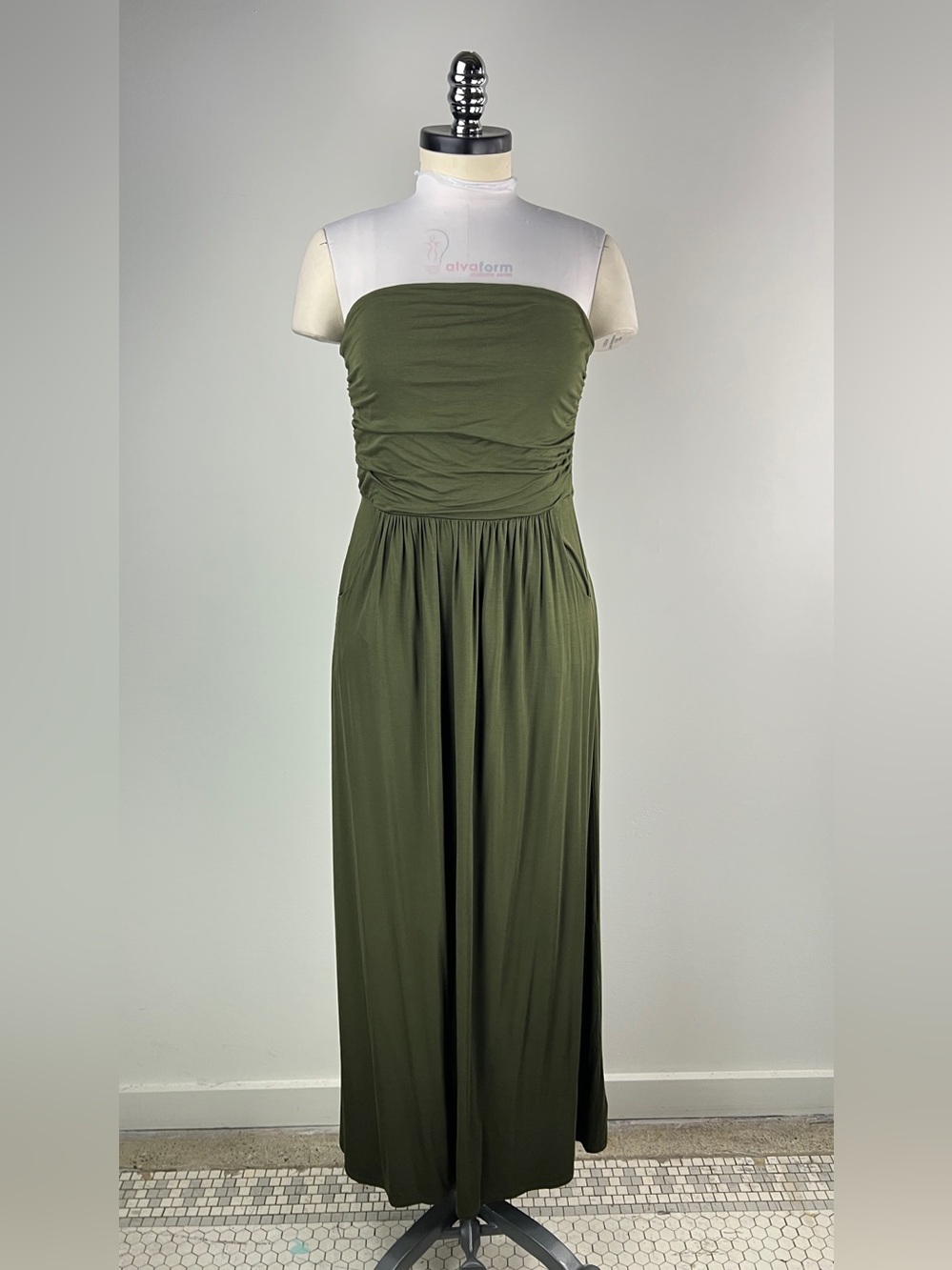 💚 3787. Strapless Olive Green Maxi Dress